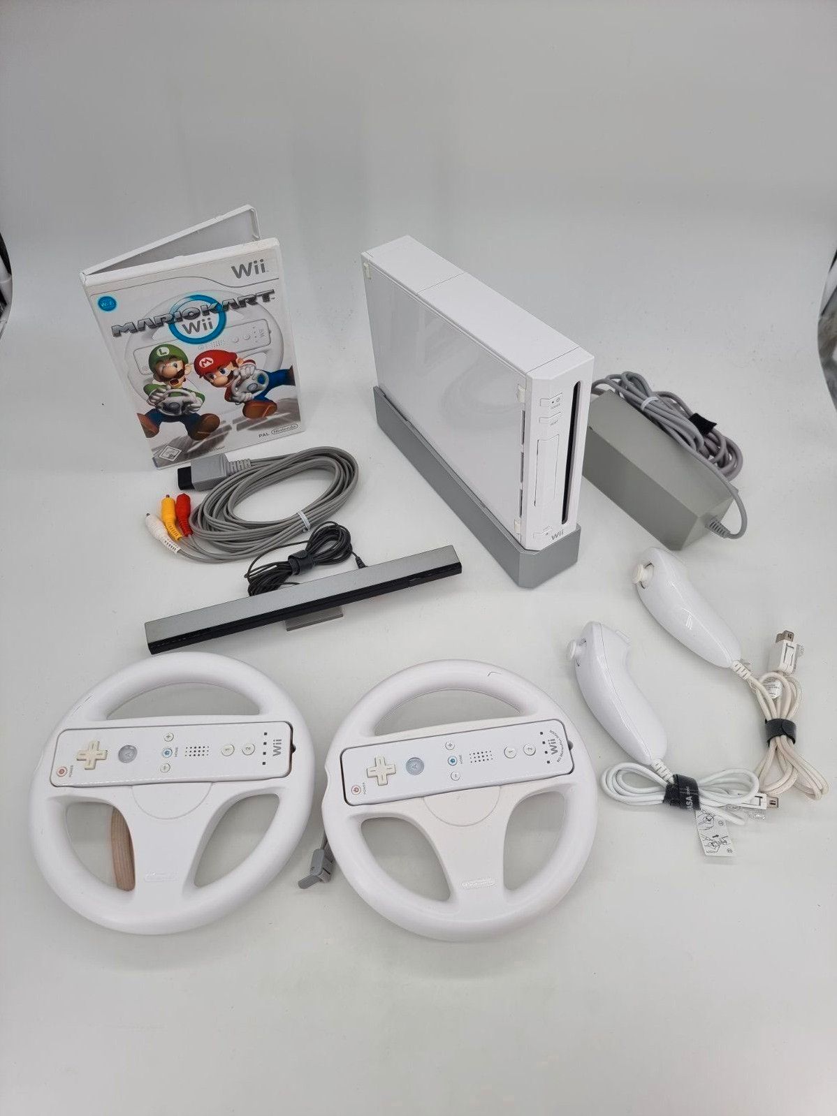 Nintendo Wii Konsole Mario Kart Wii 2 Controller Bundle