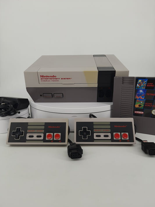 Nintendo NES Konsole + 2 Controller + 3 in 1 Spiel ( Mario Bros. , Tetris , Soccer )