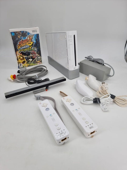 Nintendo Wii konsole + Mario Strikers Charged football + 2 Controller